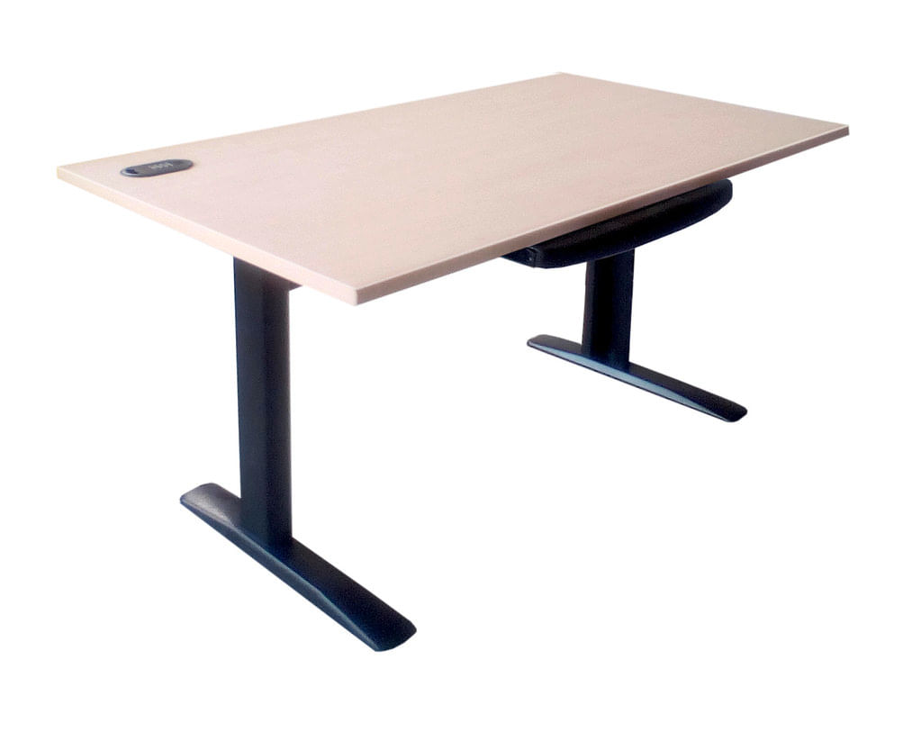Birou Office PAL Ioana paltin/negru 134x80x76 cm Birou Office PAL Ioana paltin/negru 134x80x76 cm cu suport tastatura