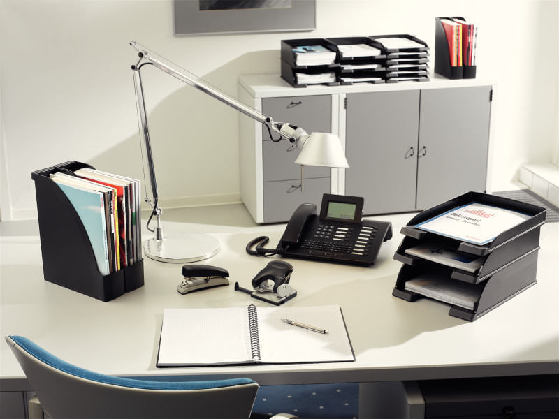 cât costă un bax de polistiren de 5 Tavita de birou neagra polistiren A4 Leitz Slim